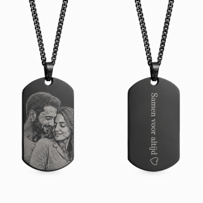 Zwarte RVS dog tag ketting met fotogravure, tekstgravure en ID gravure
