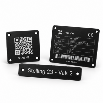 Metalen naamplaatjes, typeplaatjes en QR-code plaatjes laten graveren